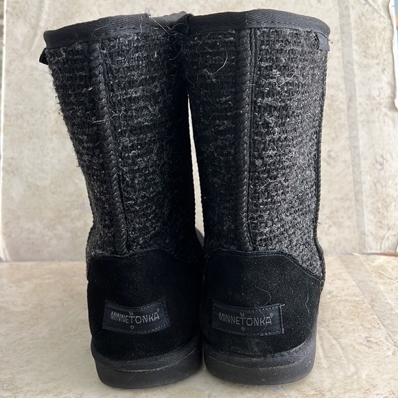 Minnetonka Leather and Sheepskin Lined Warm Boots Size 10 - Picture 3 of 10